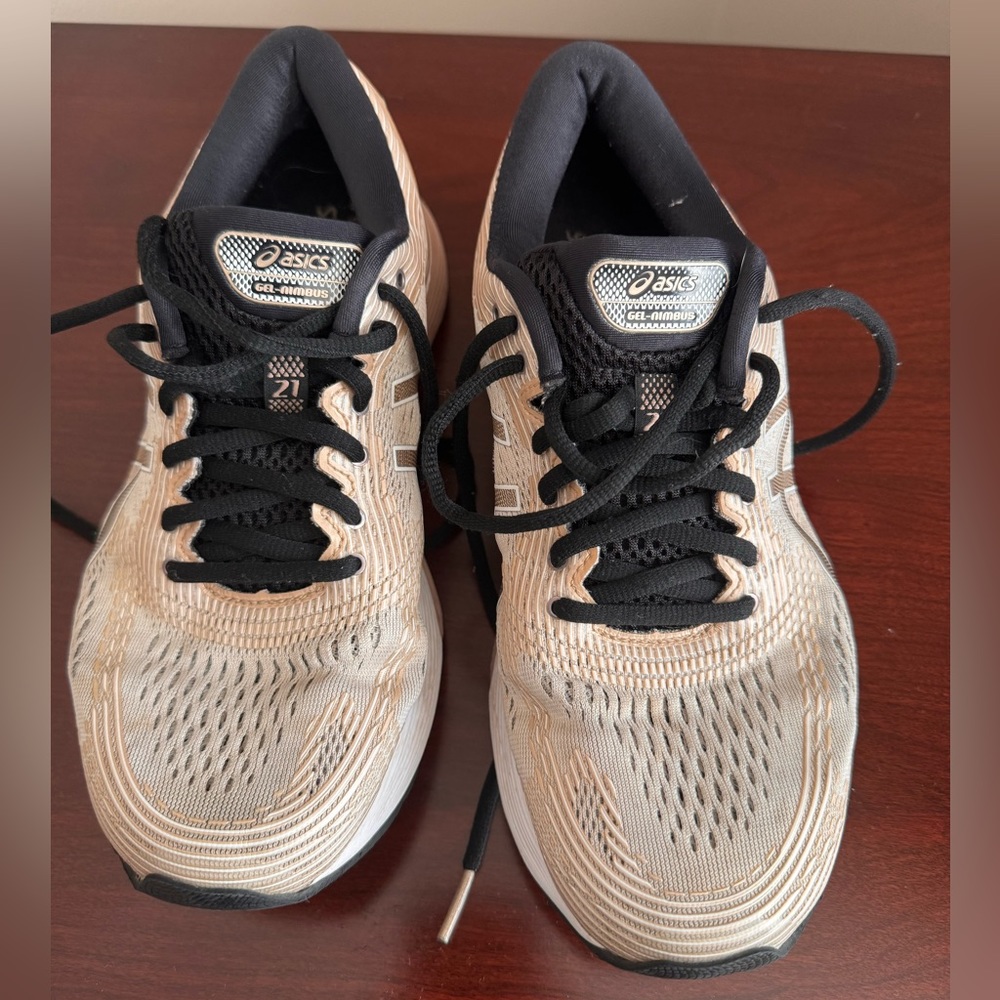 Women’s ASICS Nimbus 21 / Size 9